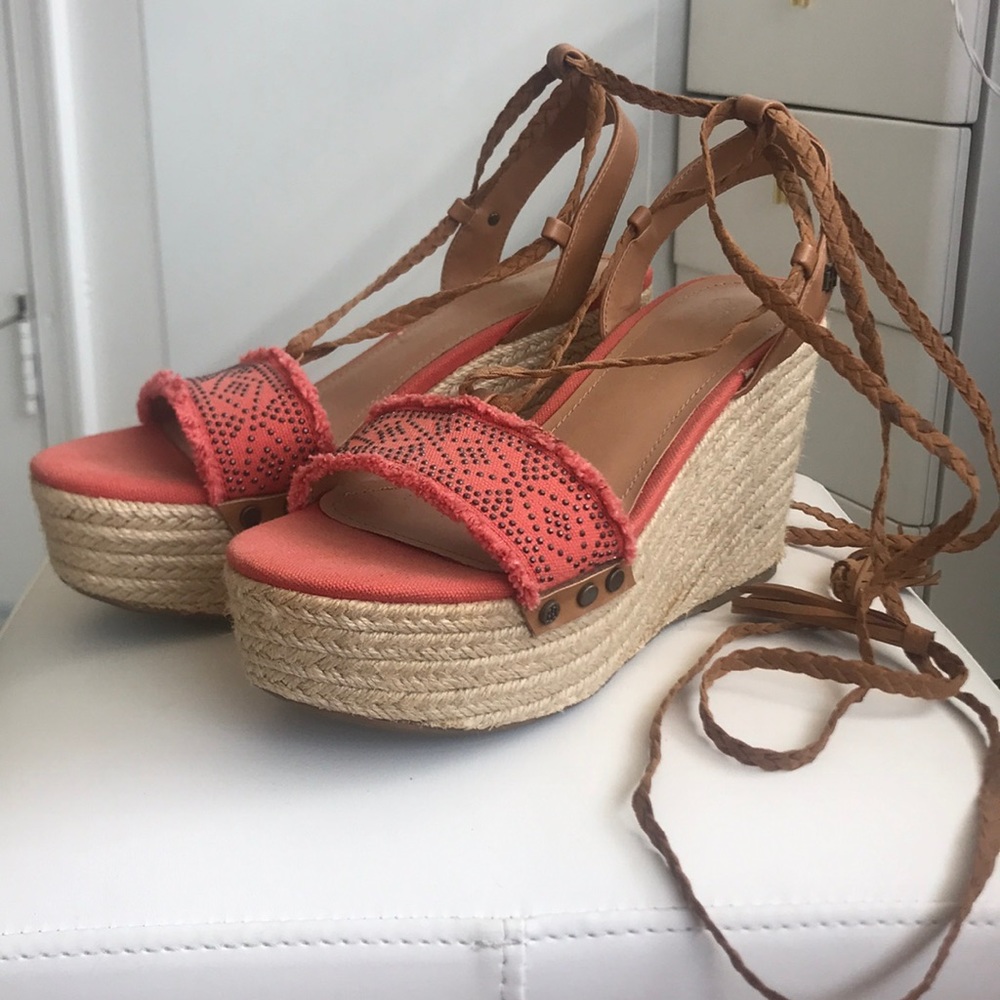 Coral Tommy Hilfiger wedge red label